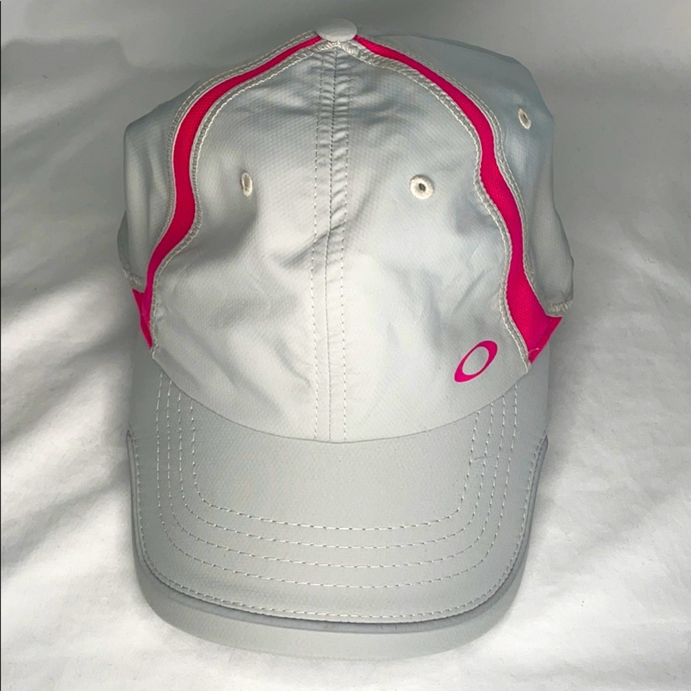 Oakley Women’s Hydrolix moisture wicking cap